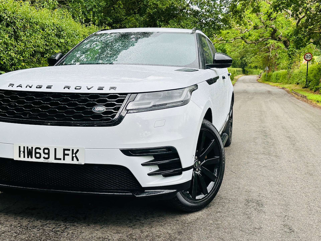 Land Rover Range Rover Velar 2.0 L Rover Velar R-dynamic Se D240 4Wd HW69LFK White #4