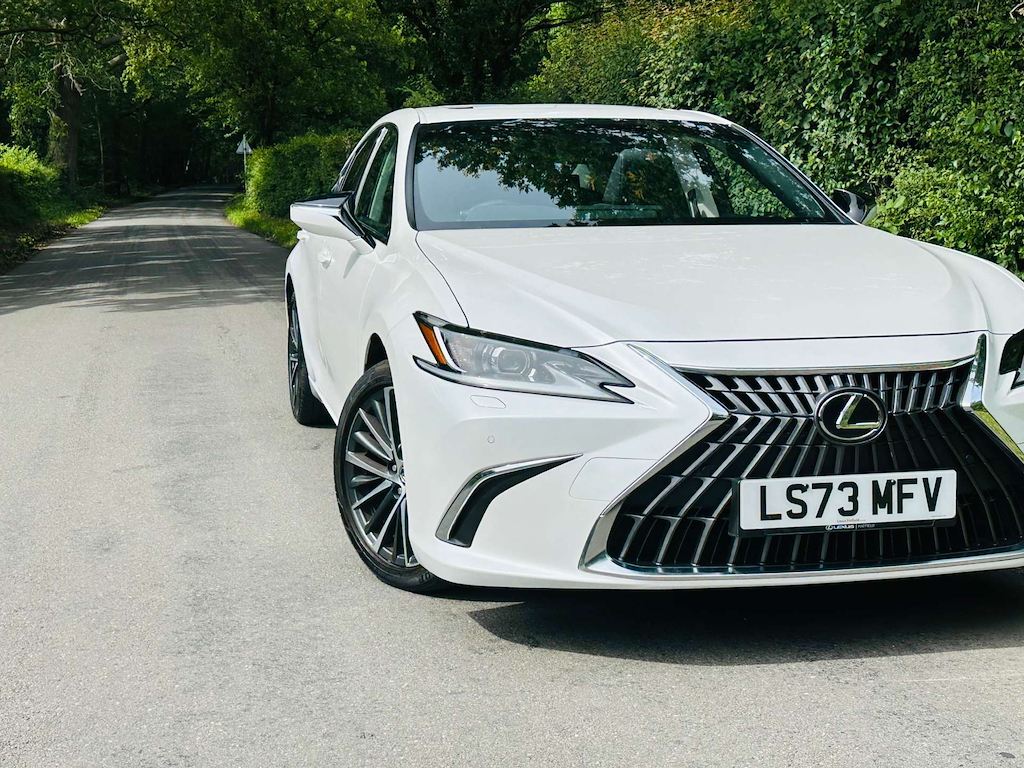 Lexus ES 2.5 L Cvt White #2