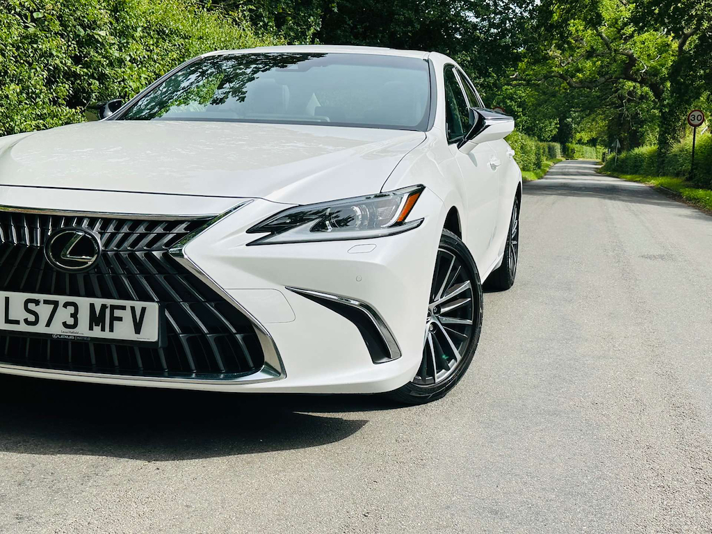 Lexus ES 2.5 L Cvt White #4