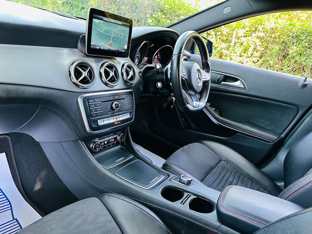 Mercedes-Benz GLA Class 1.6 L Amg Line Premium Blue #6