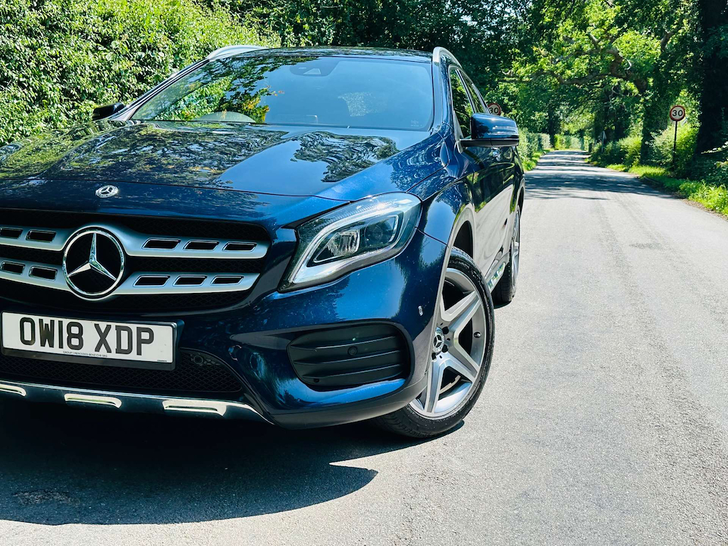 Mercedes-Benz GLA Class 1.6 L Amg Line Premium Blue #4