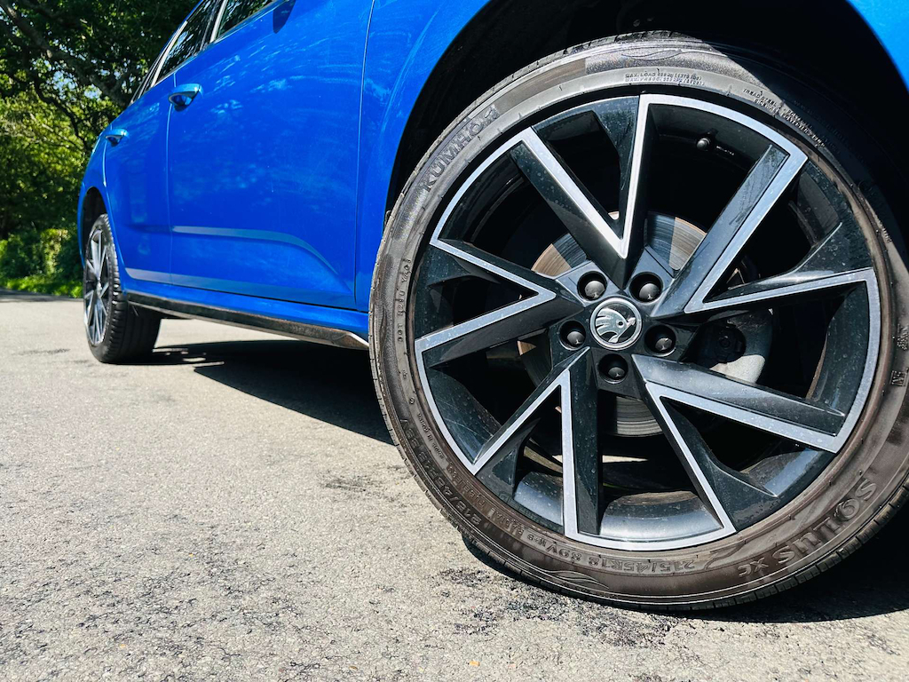 Skoda Kamiq Monte Carlo Silver #42