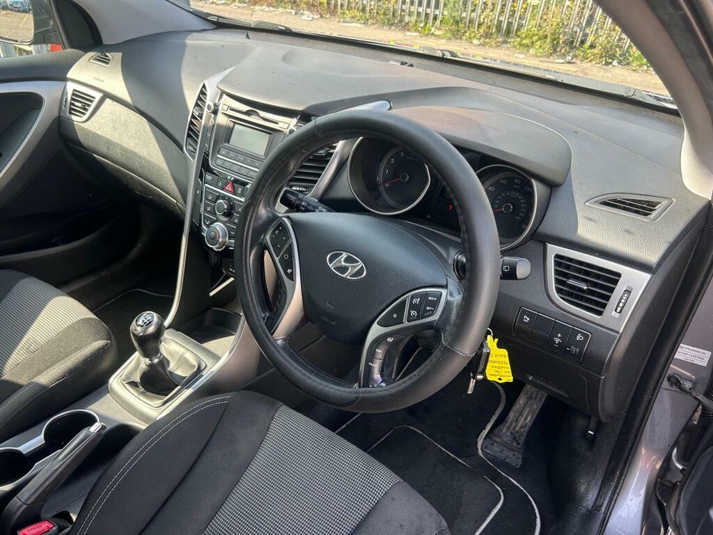 Hyundai I30 1.6 Active Silver #8