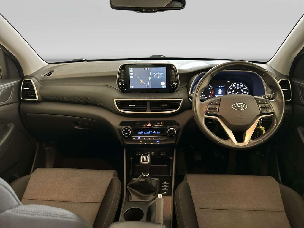 Hyundai Tucson 1.6 Gdi Se Nav Suv Euro 6 Ss YS19FFO White #2