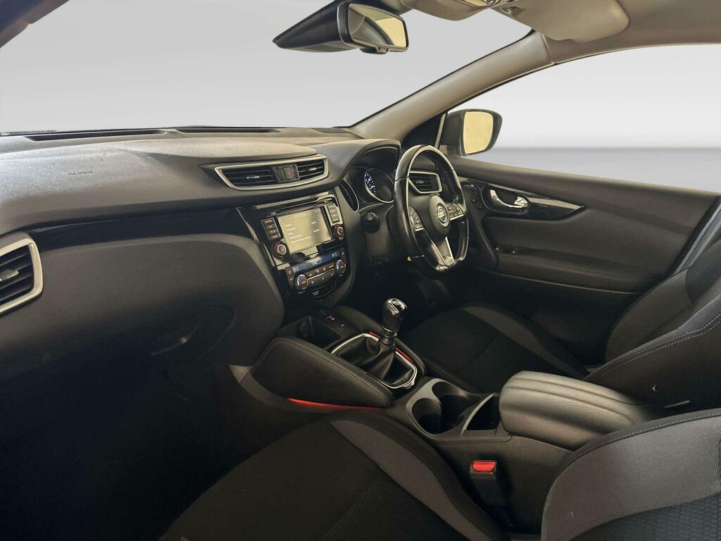 Nissan Qashqai 1.3 Dig-t Acenta Premium Black #10