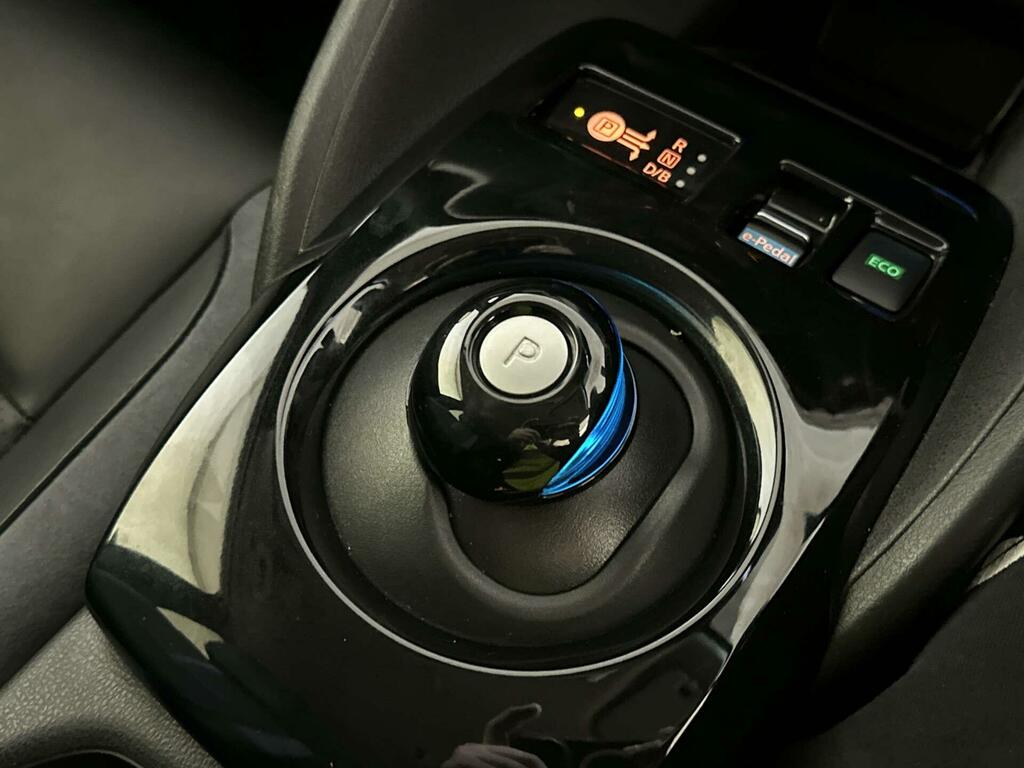 Nissan Leaf 39Kwh N-connecta Hatchback 150 White #23