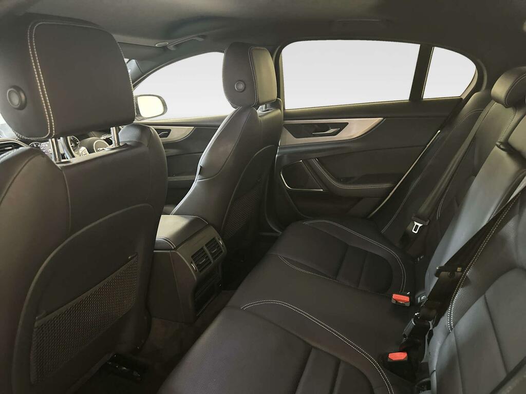 Jaguar XE 2.0 D200 R-dynamic Se Black Grey #12