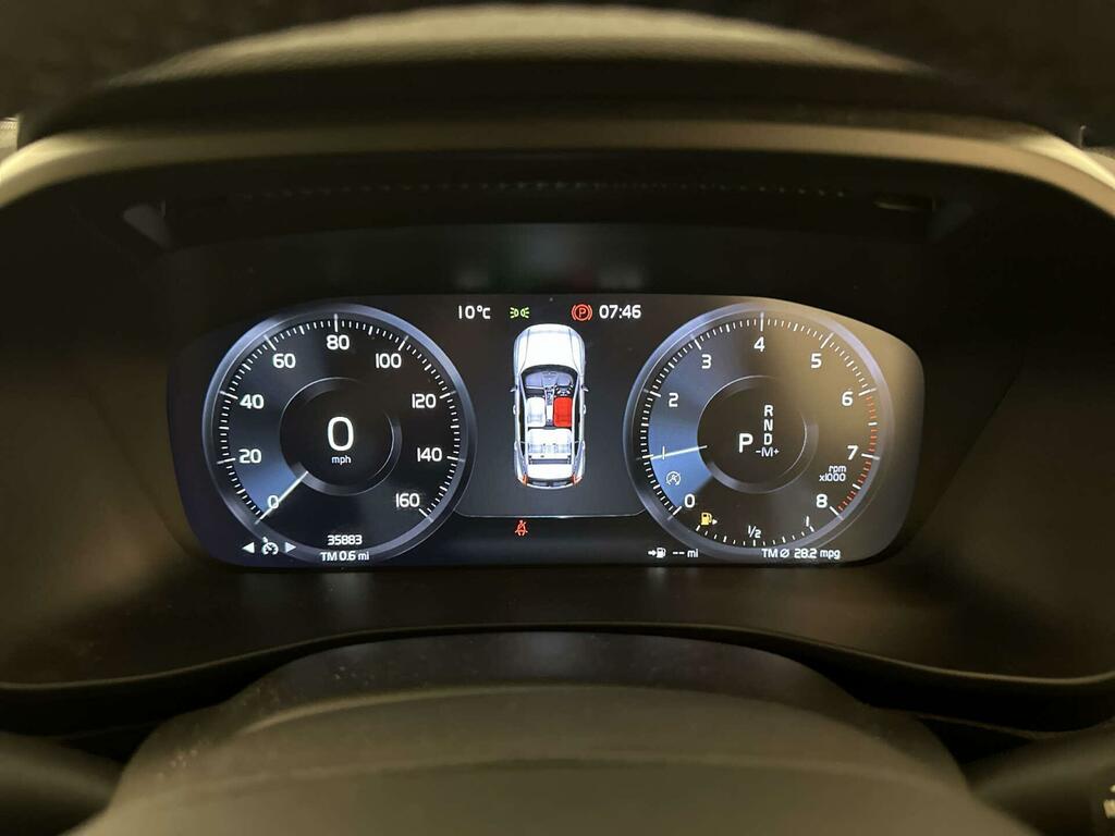 Volvo XC40 2.0 B3p Plus Dark  #16