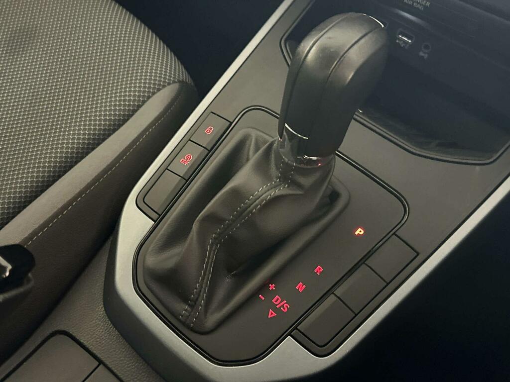 Seat Arona White #22