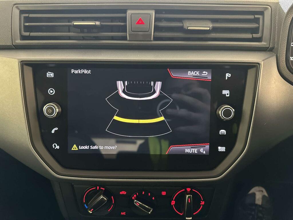 Seat Arona White #18