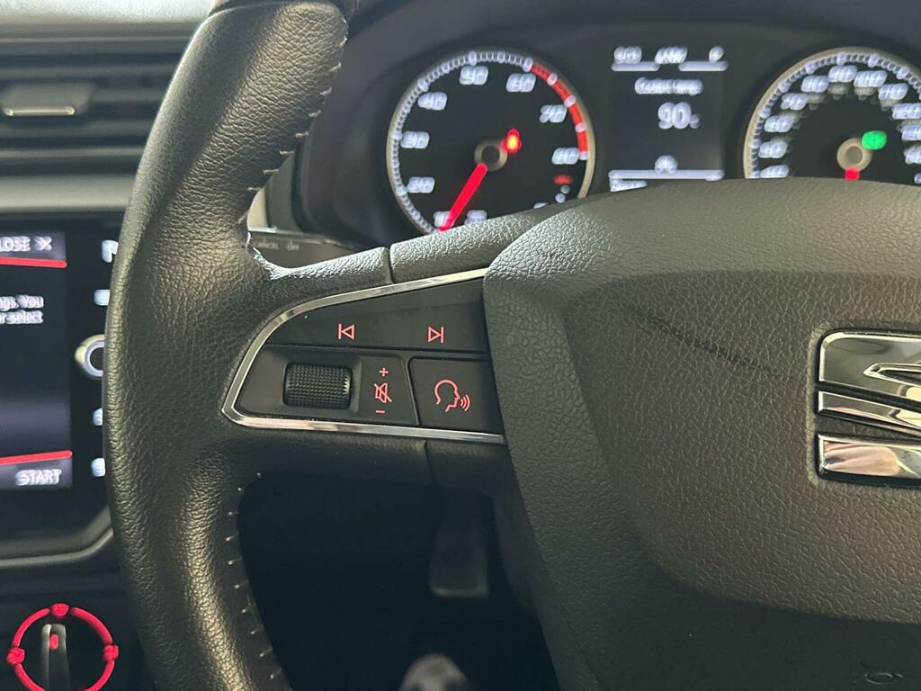 Seat Arona White #15