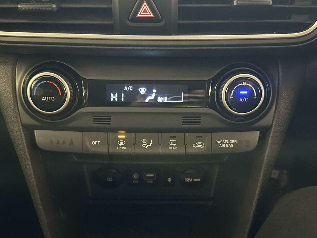 Hyundai Kona Hatchback Silver #22