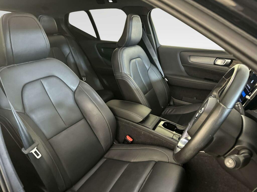Volvo XC40 R Design Red #11