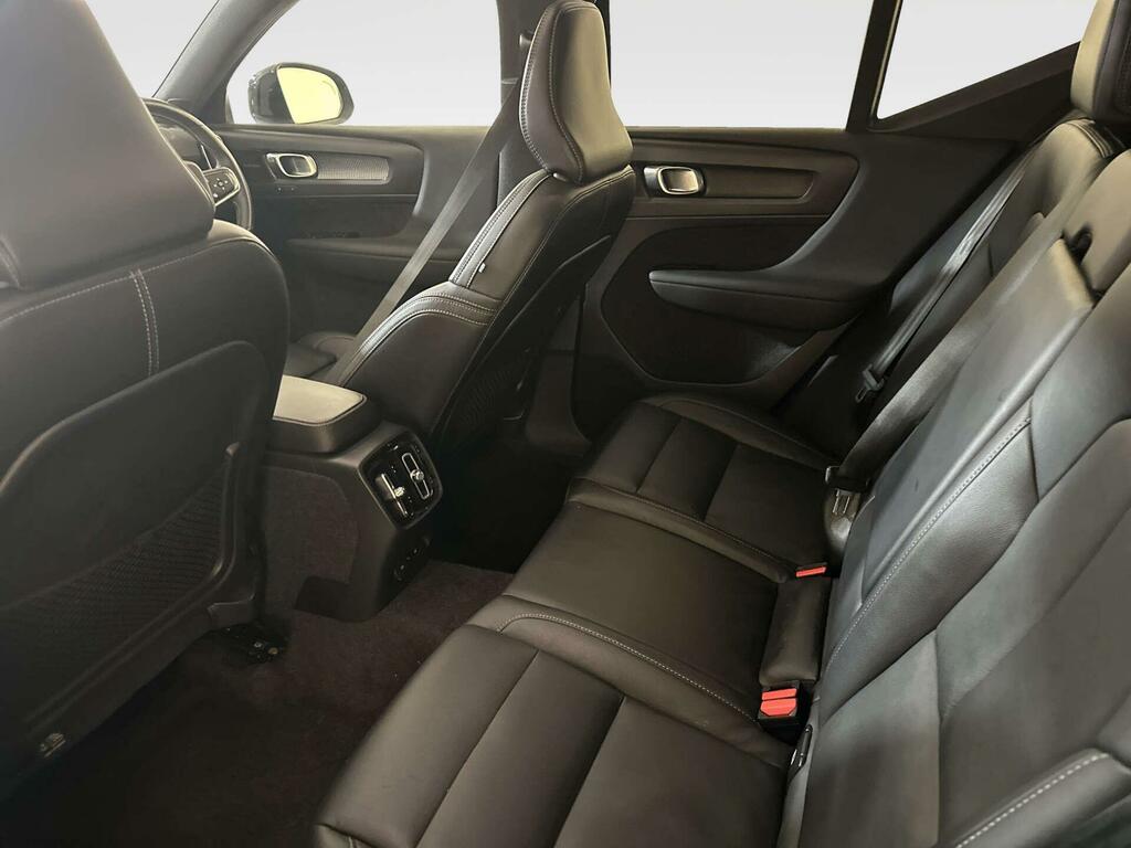 Volvo XC40 R Design Red #13