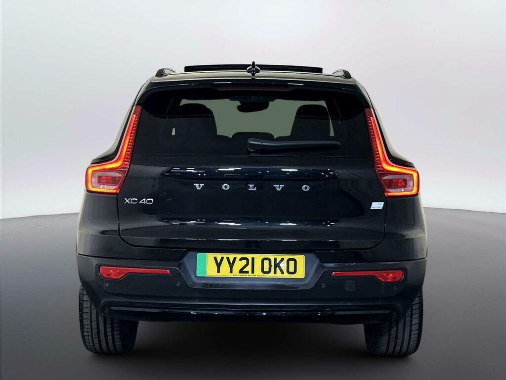 Volvo XC40 R Design Red #7