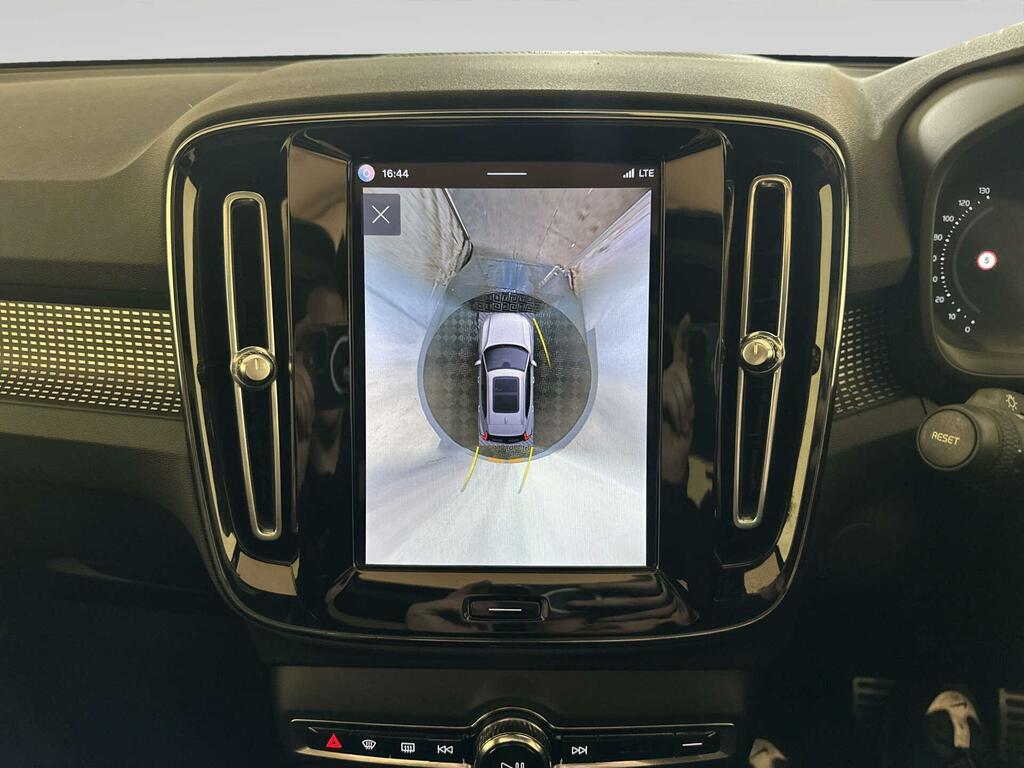 Volvo XC40 R Design Red #19