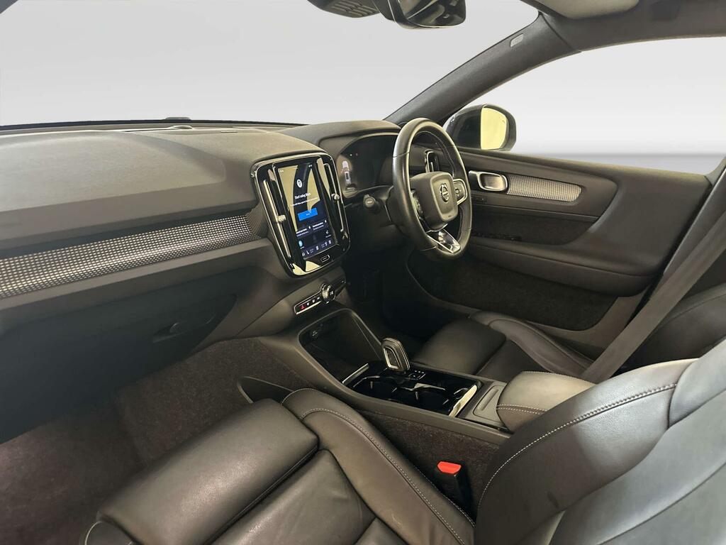 Volvo XC40 R Design Red #10