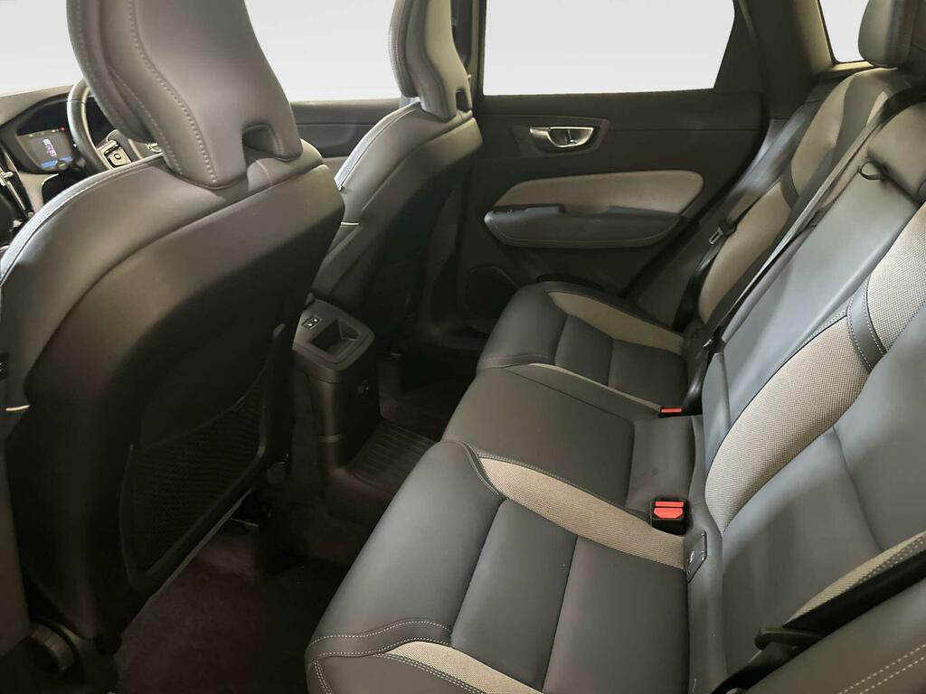Volvo XC60 Plus Red #13