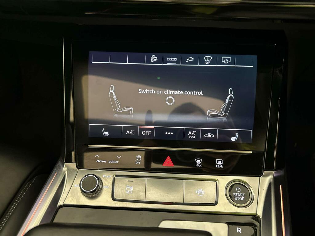 Audi E-tron Quattro Base Black #24