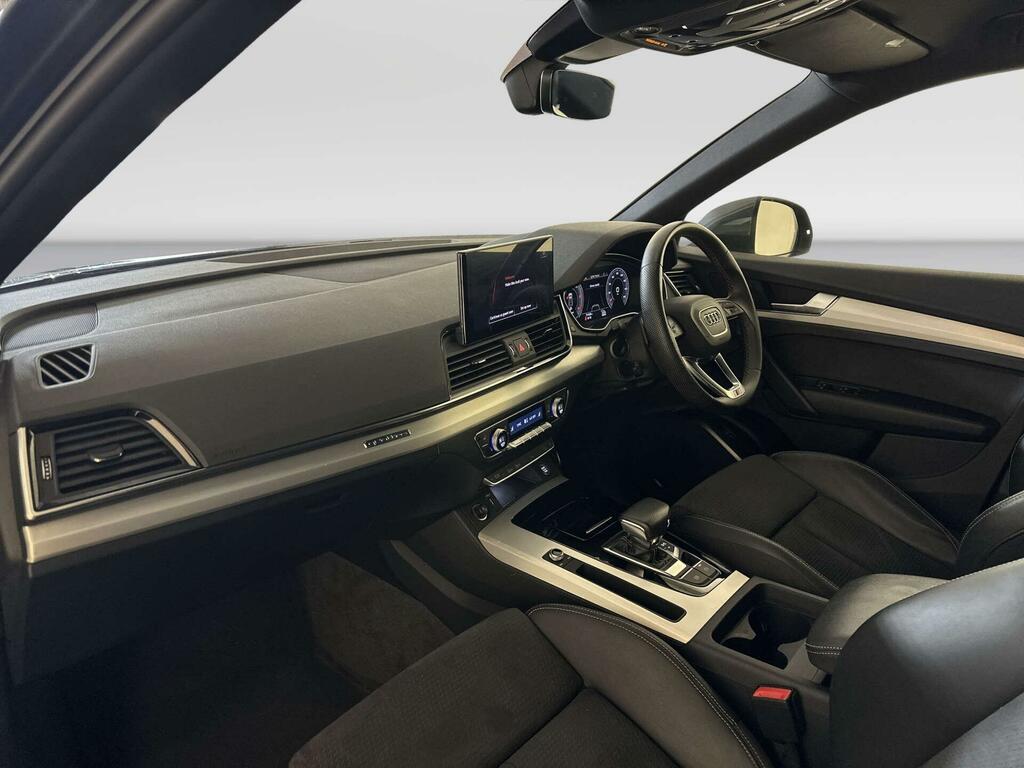 Audi Q5 S Line Black #10