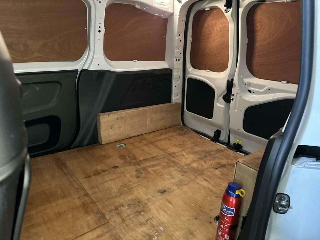 Peugeot Partner Mpv White #12