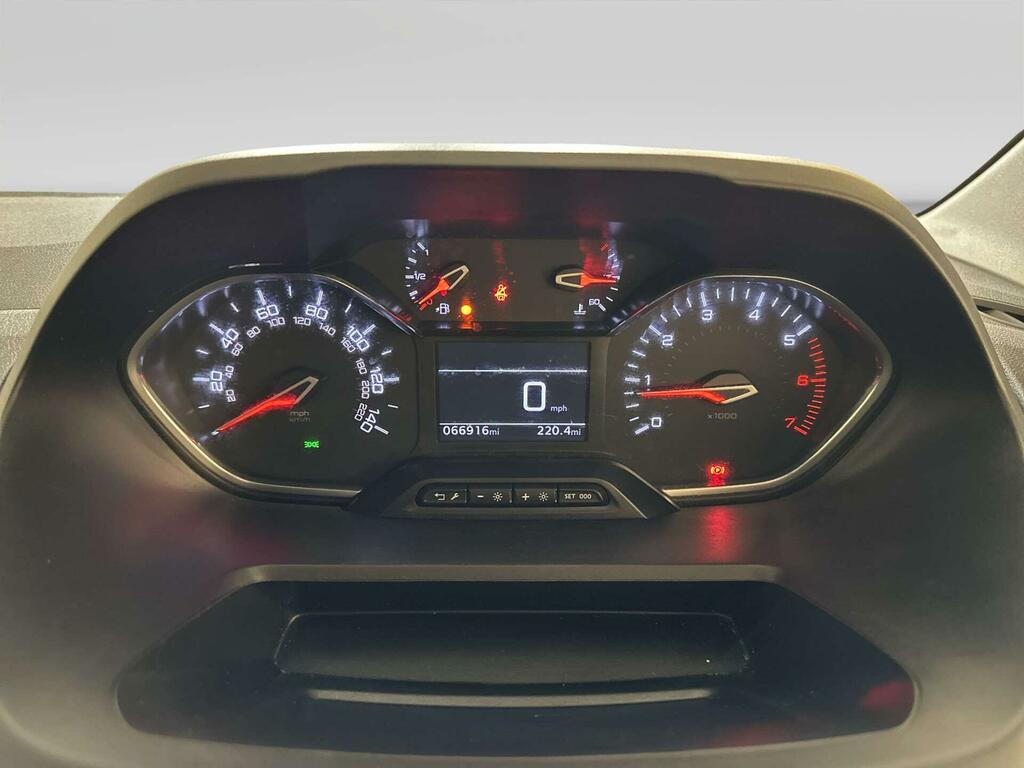 Peugeot Partner Mpv White #15