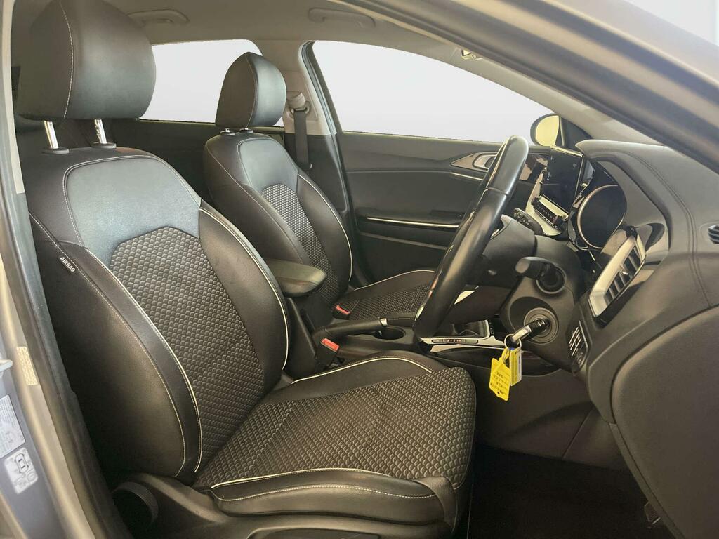 Kia Ceed 1.5 T Gdi 3 Hatchback Red #11