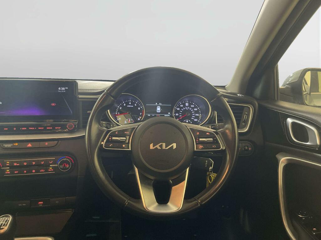 Kia Ceed 1.5 T Gdi 3 Hatchback Red #14