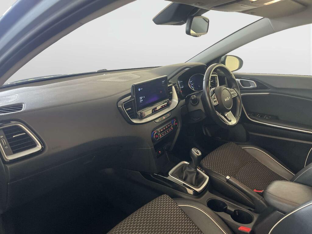 Kia Ceed 1.5 T Gdi 3 Hatchback Red #10