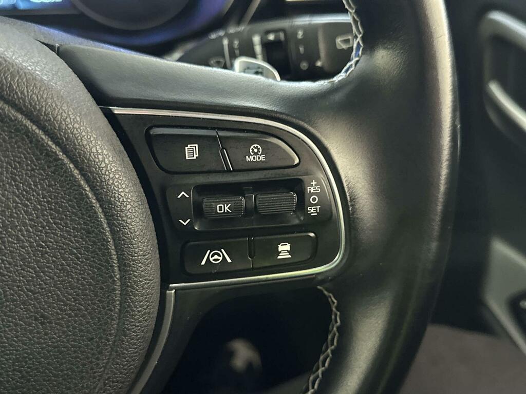 Kia e-Niro 64.8Kwh 4 Suv White #17