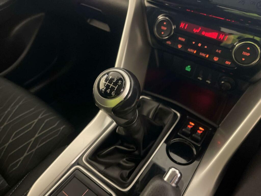 Mitsubishi Eclipse Cross 1.5L 3 White #24
