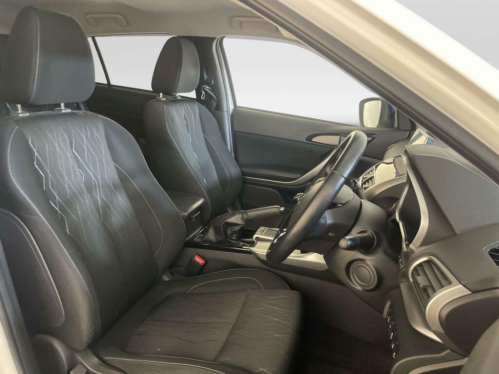 Mitsubishi Eclipse Cross 1.5L 3 White #11