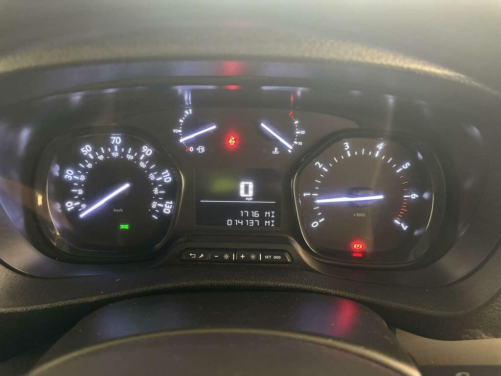 Vauxhall Vivaro Pro White #16