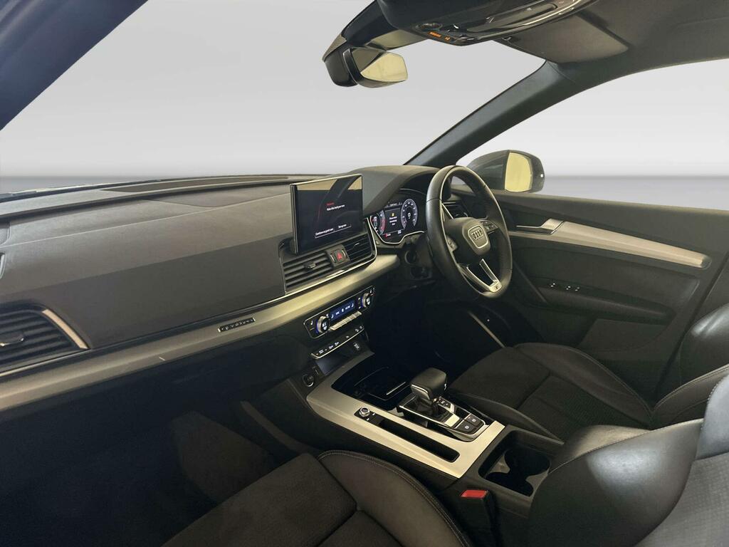 Audi Q5 S Line Black #10