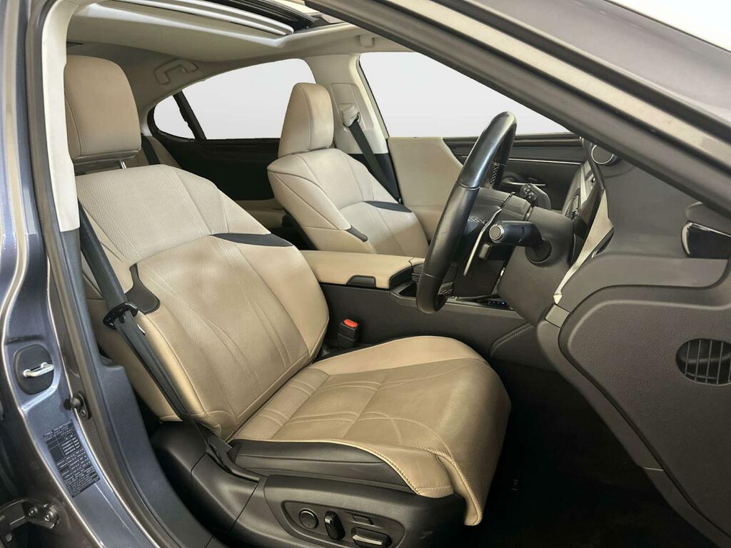 Lexus ES Saloon Black #11
