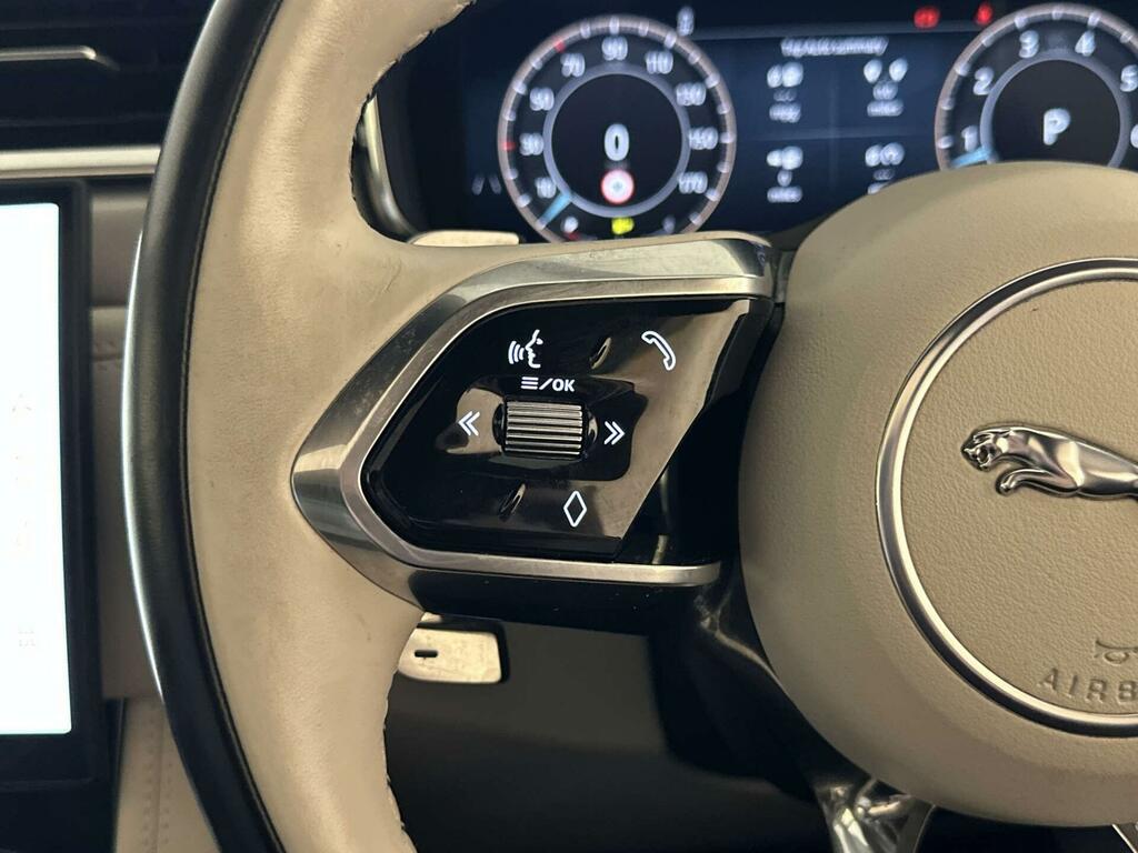 Jaguar F-Pace R-dynamic Se Black #17