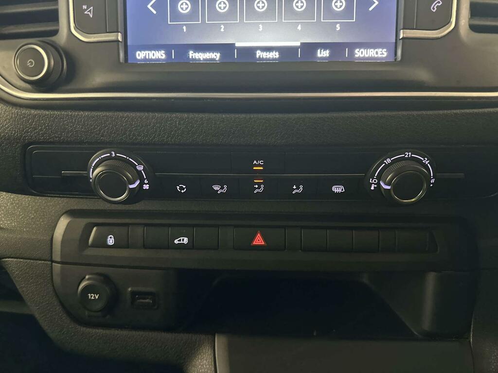 Vauxhall Vivaro Mpv White #22