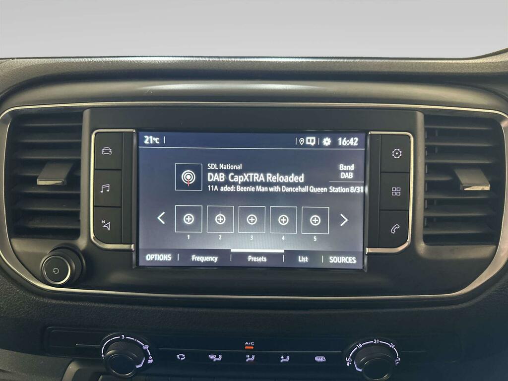 Vauxhall Vivaro Mpv White #21