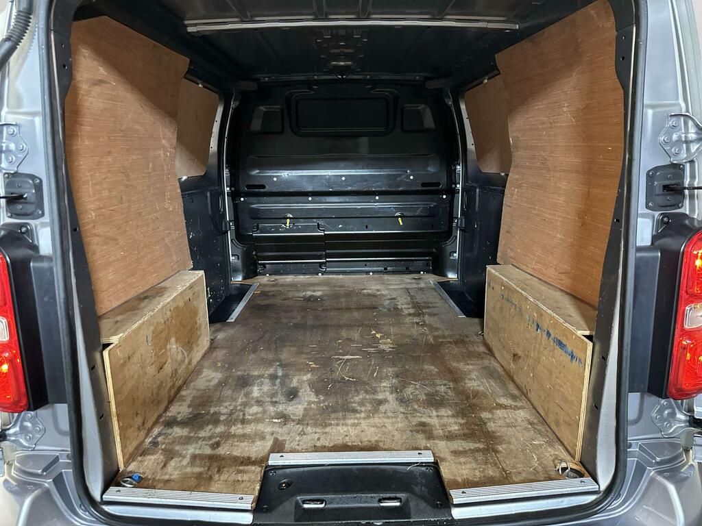Vauxhall Vivaro Mpv White #12