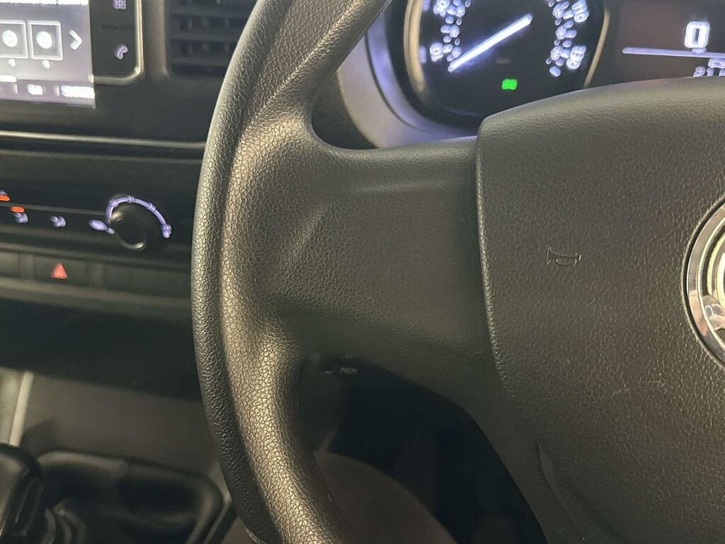 Vauxhall Vivaro Mpv White #15