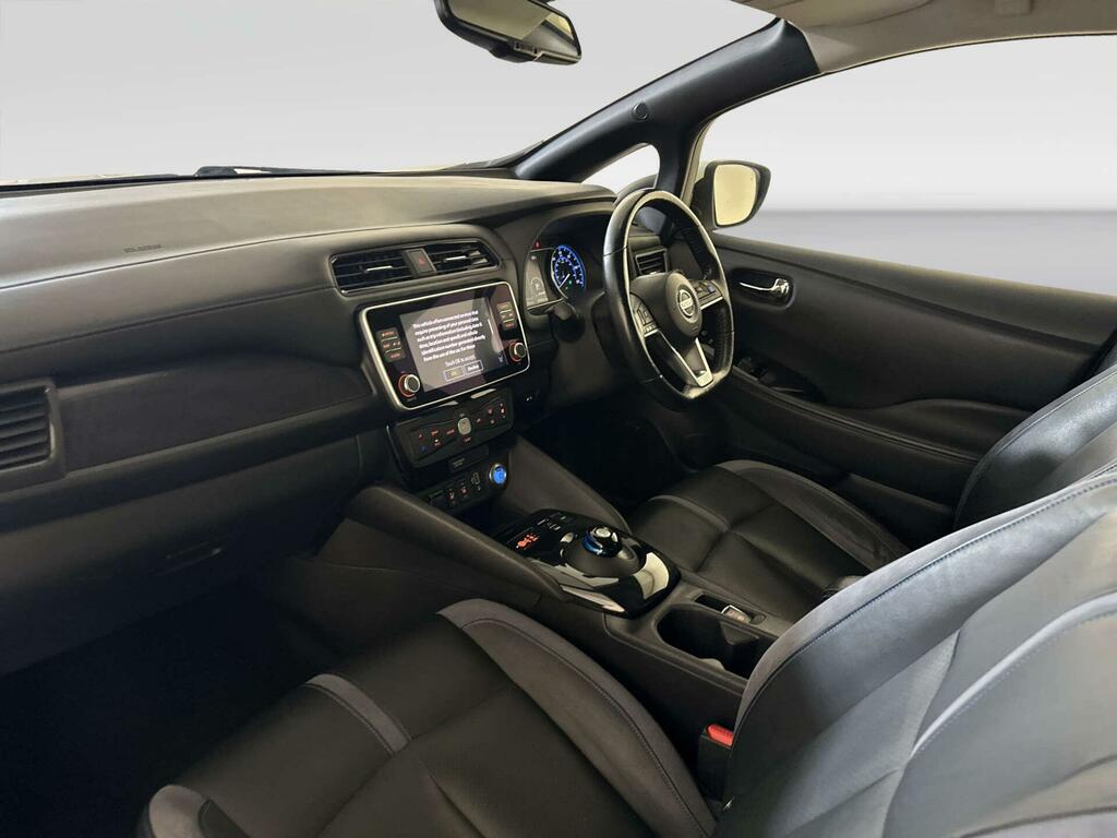 Nissan Leaf Nissan Leaf N-connecta Red #10