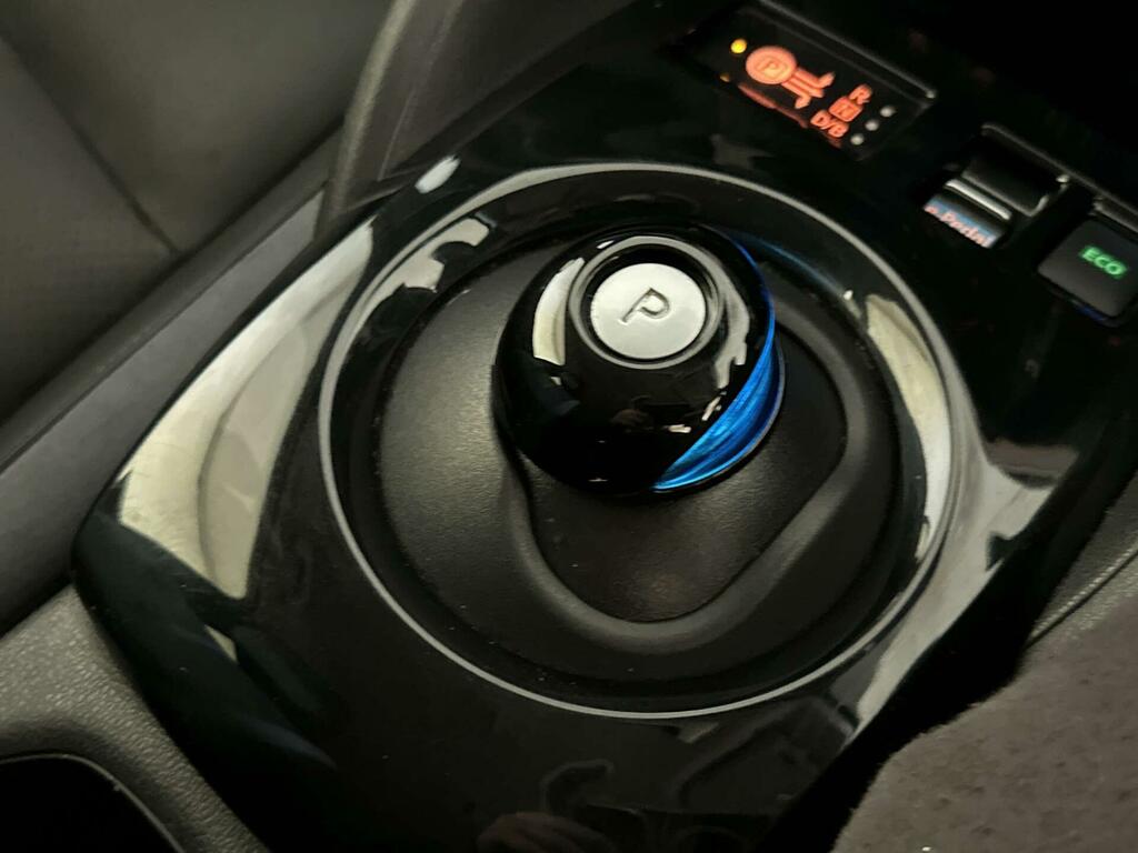 Nissan Leaf Nissan Leaf N-connecta Red #24