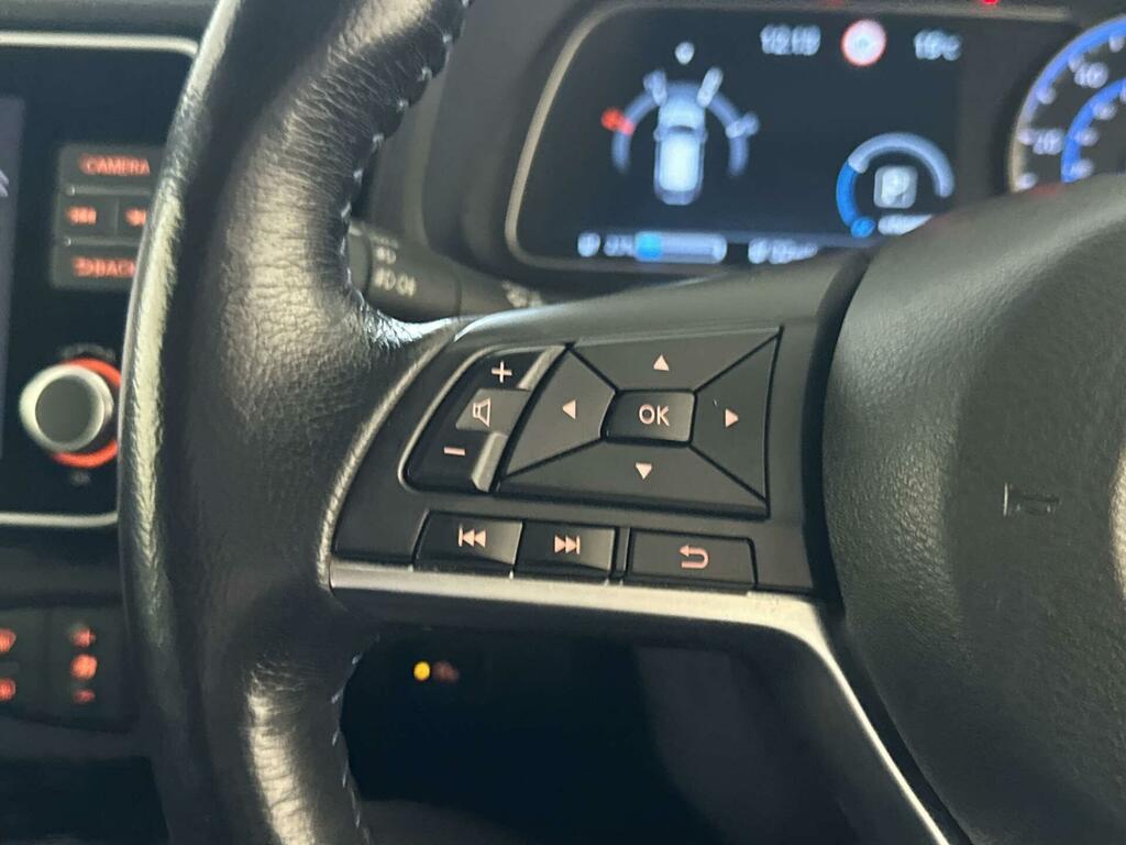Nissan Leaf Nissan Leaf N-connecta Red #16