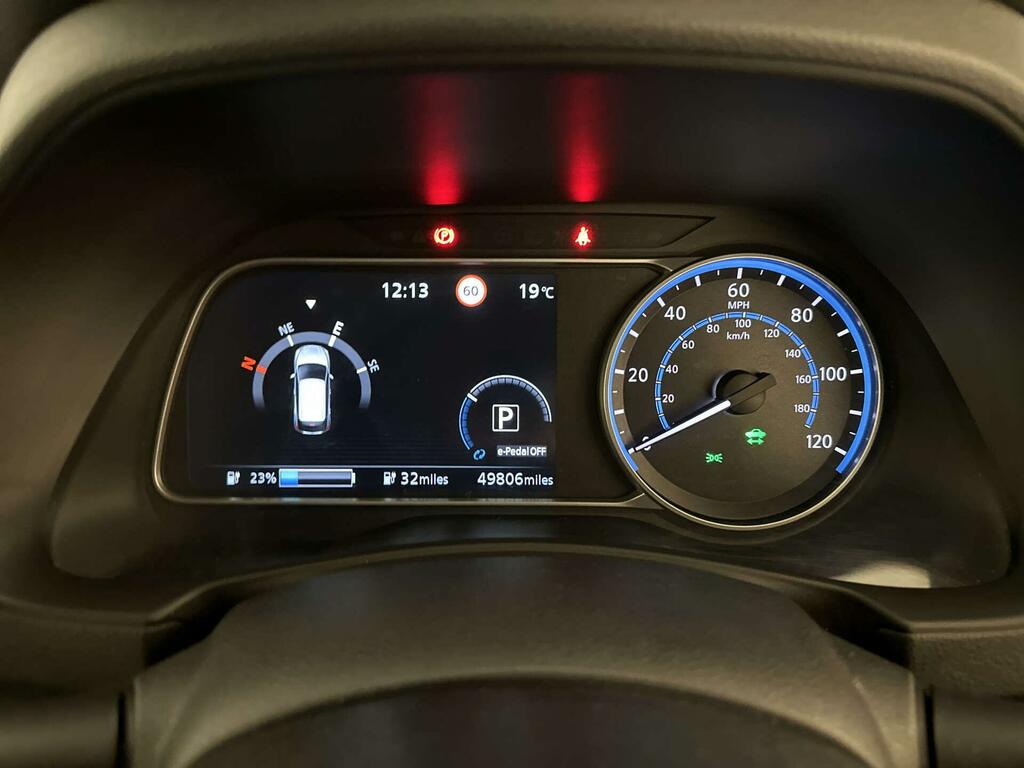 Nissan Leaf Nissan Leaf N-connecta Red #17