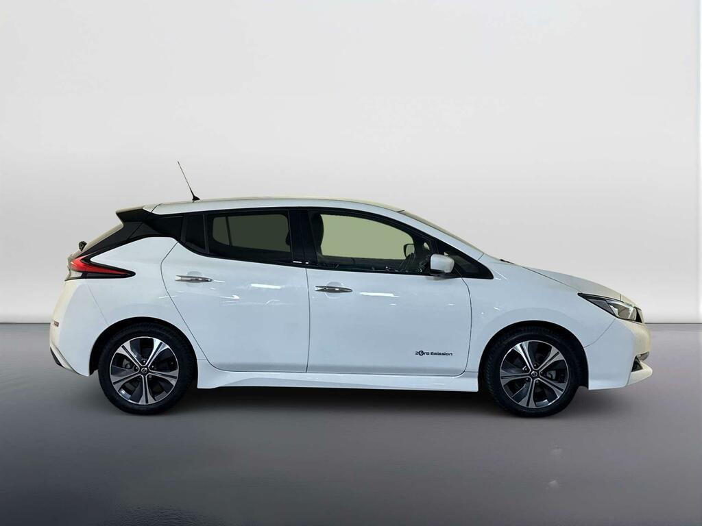 Nissan Leaf Nissan Leaf N-connecta Red #9