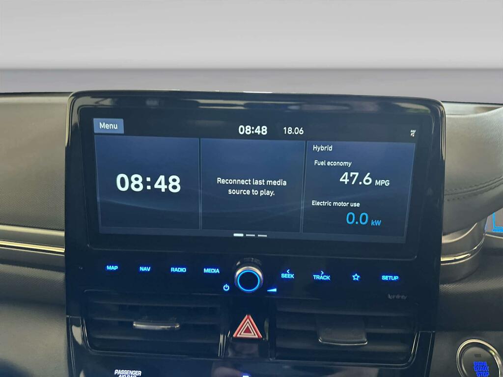 Hyundai Ioniq Hatchback White #19