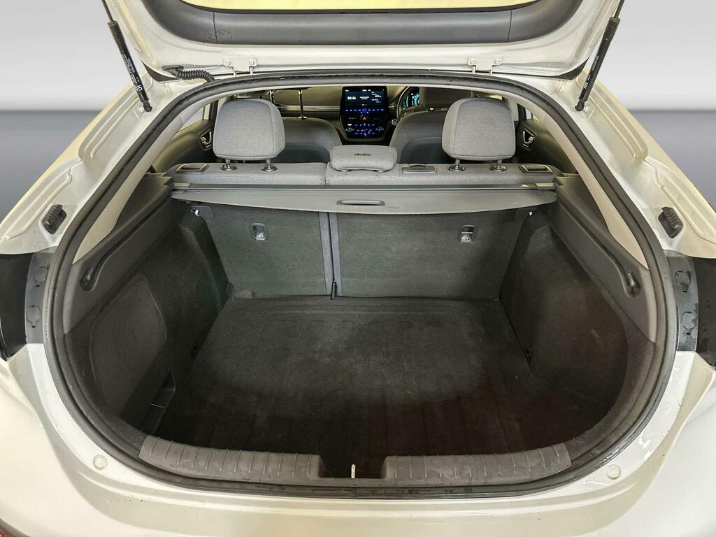 Hyundai Ioniq Hatchback White #8