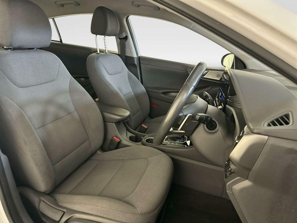 Hyundai Ioniq Hatchback White #12