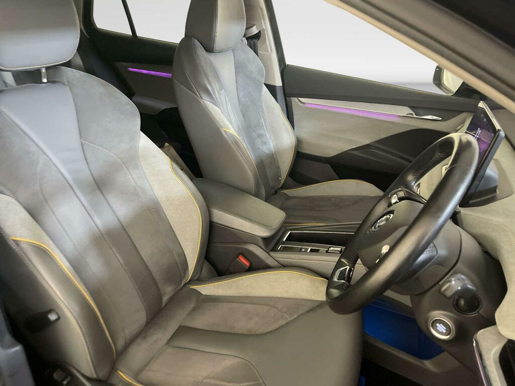 Skoda ENYAQ Suv Black #11