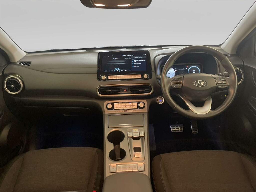 Hyundai Kona 64Kwh Premium Suv 10.5Kw Charge Black #2